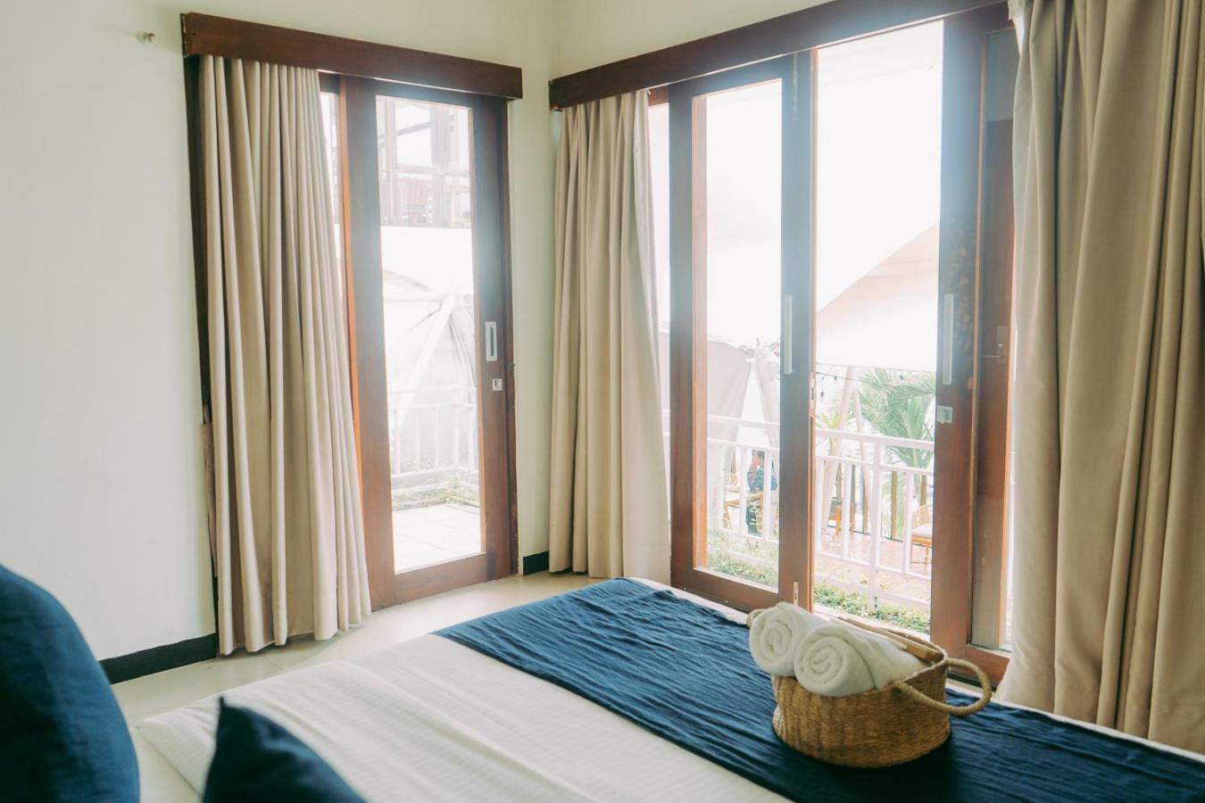 Escape Bajo Hotel Labuan Bajo Exterior photo