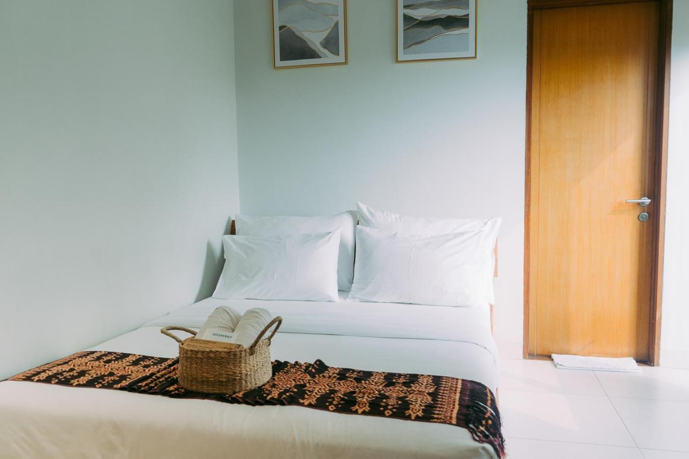 Escape Bajo Hotel Labuan Bajo Exterior photo