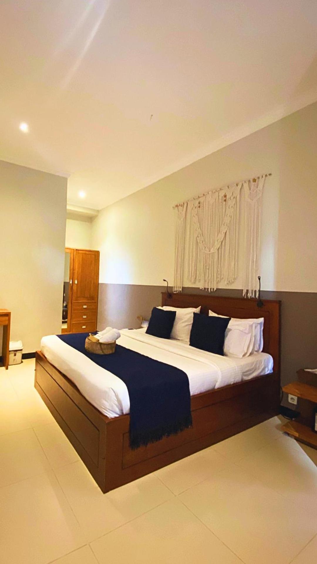 Escape Bajo Hotel Labuan Bajo Exterior photo