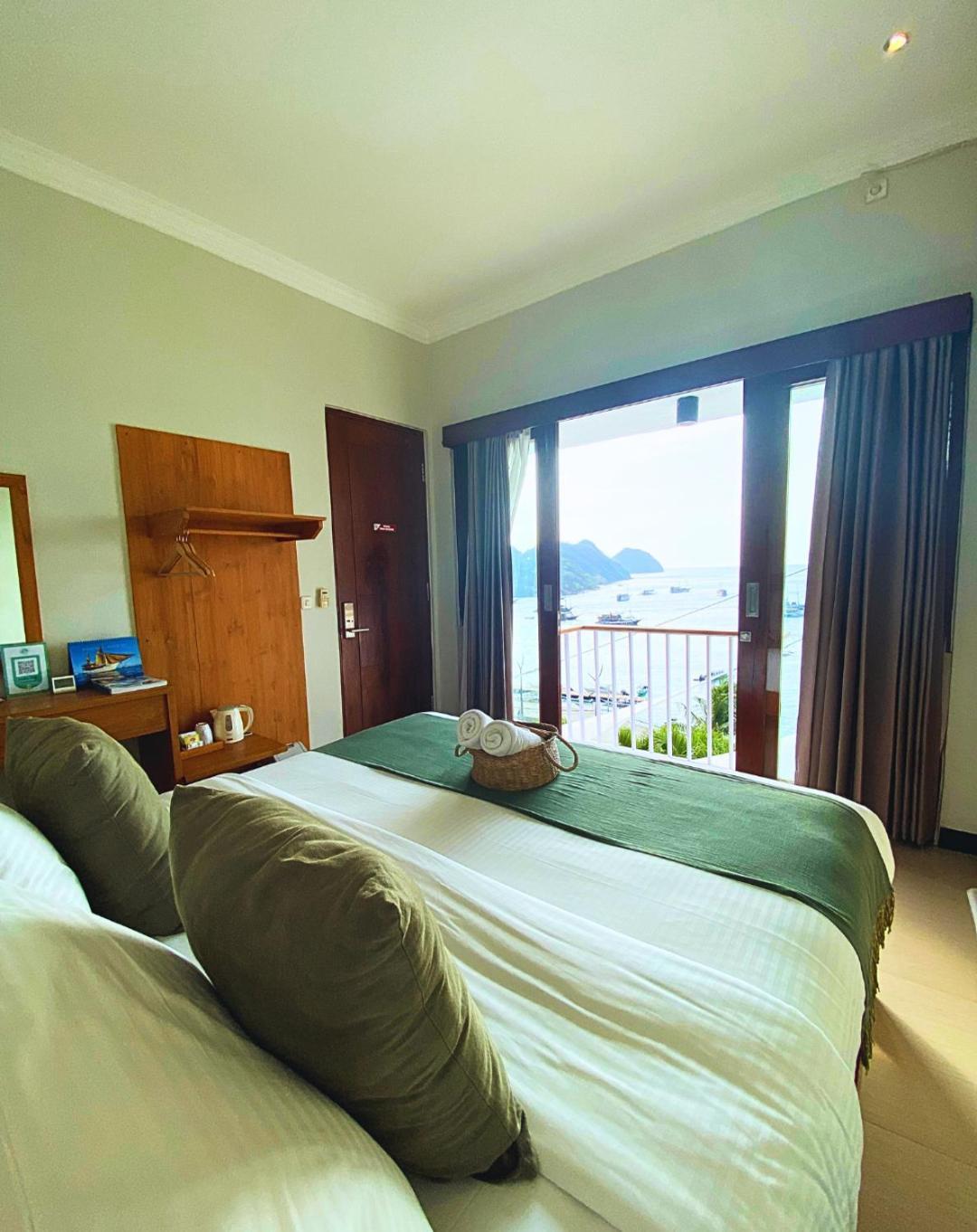 Escape Bajo Hotel Labuan Bajo Exterior photo